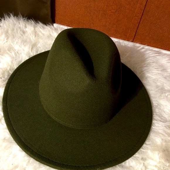 Accessories - Oliver green hat red bottom